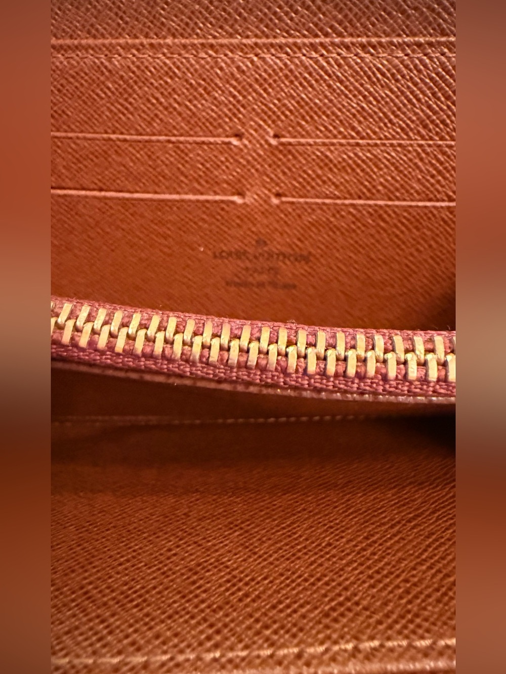 Authentic Louis Vuitton Zippy Wallet! - Picture 15 of 15